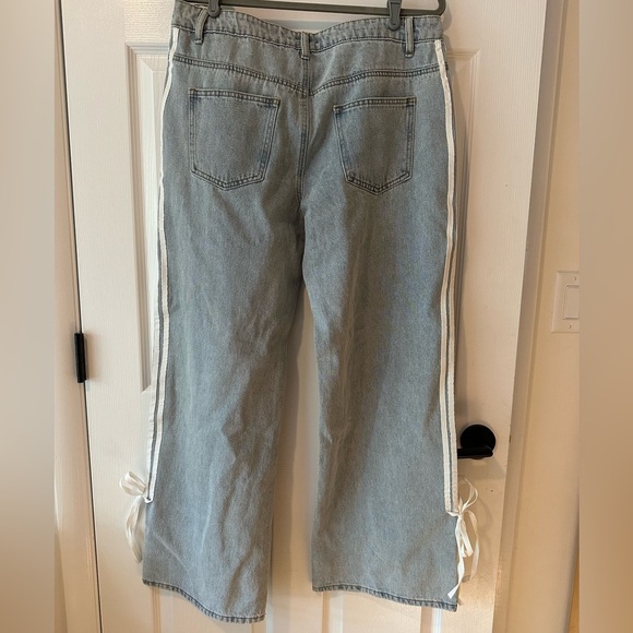 EDIKTED Light Wash Low Rise Ribbon Jeans Baggy Leg Loose Fit NWT size XL - Picture 5 of 7